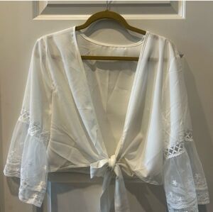 2 Elegant 1 White/1 Black Lace Blouse xxl